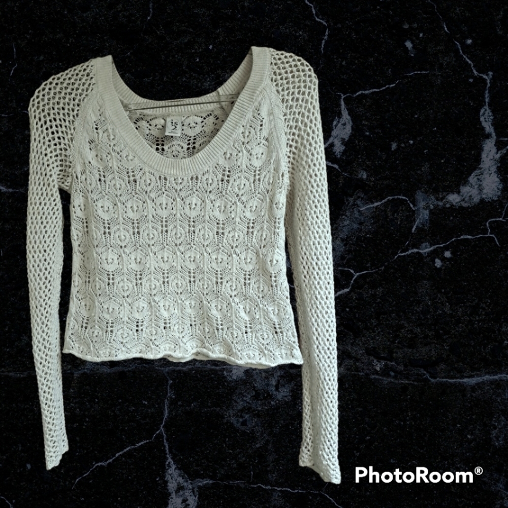 IS 2 Crochet Crop Top Long Sleeve